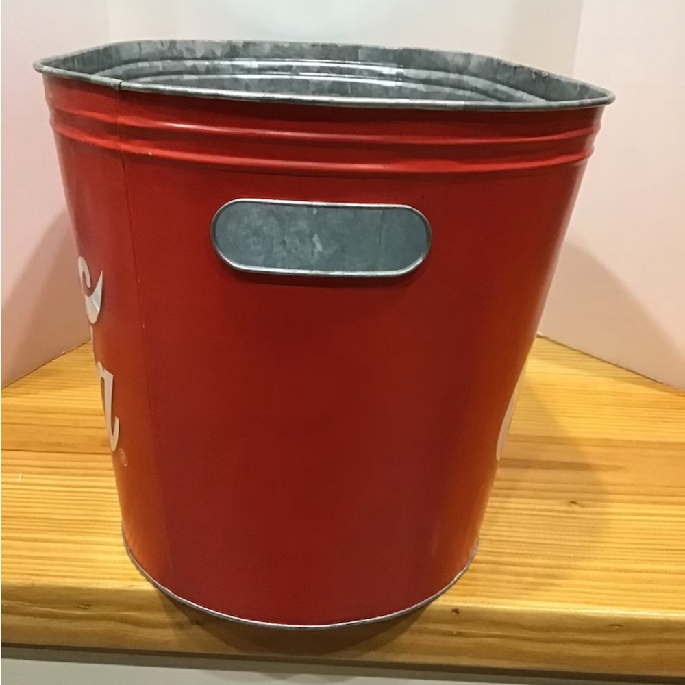 Coca Cola Beverage Tub, Ice Tub, Coca Cola Cooler, Galvanized Tub, Magazine🥤🧊❤️ - Picture 4 of 4